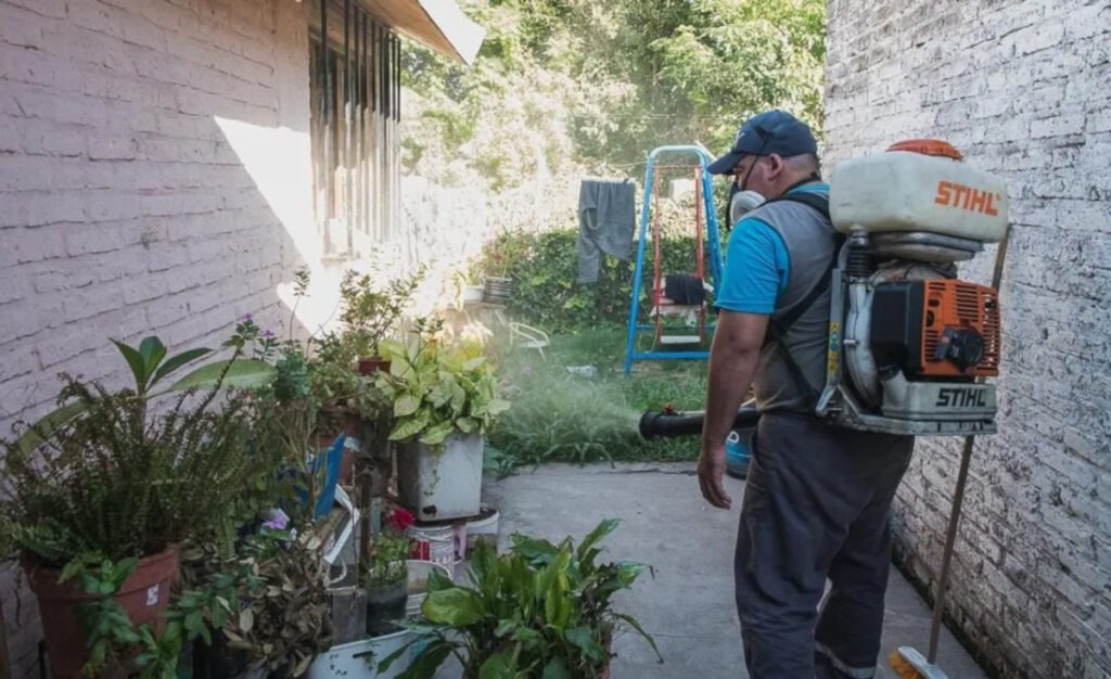 La Municipalidad continúa las tareas de fumigación en Paraná - Prisma