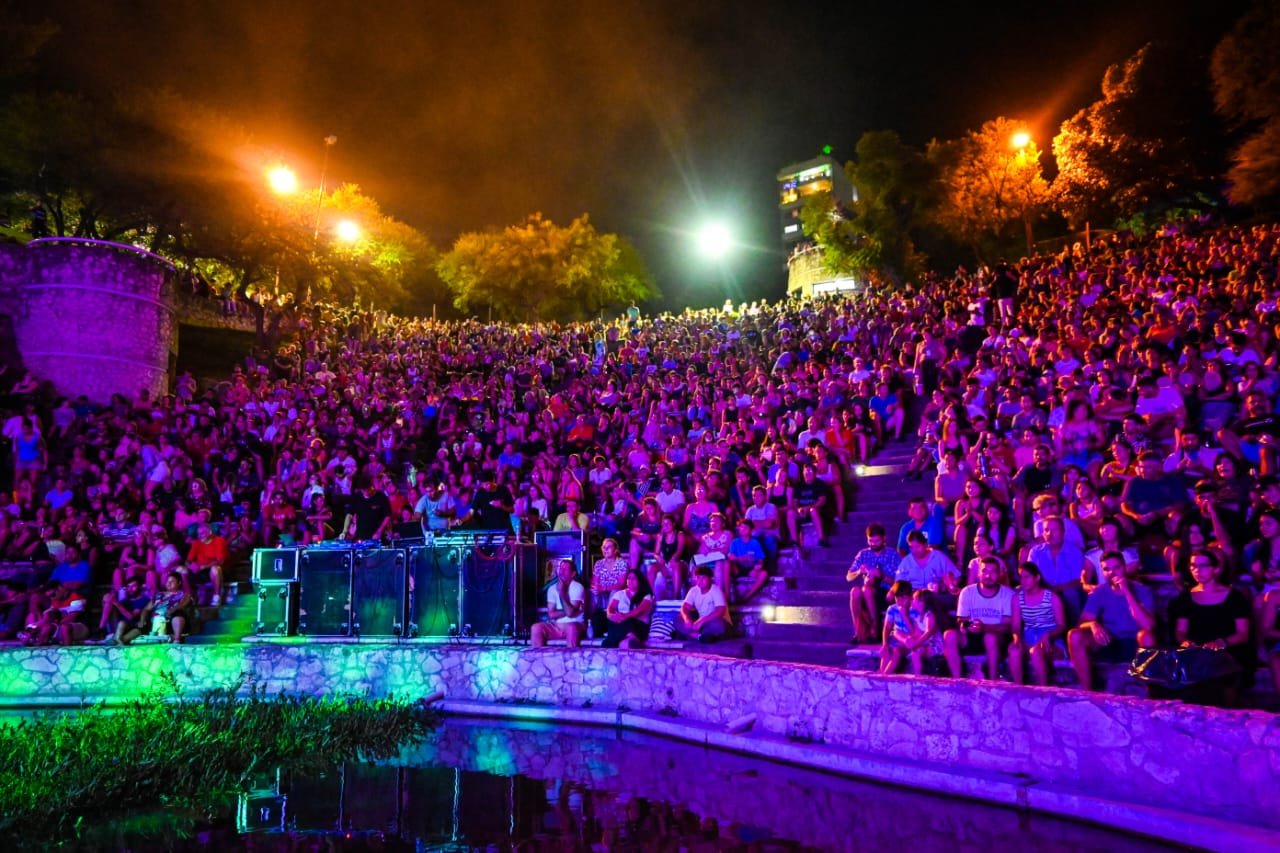 Música en el Anfiteatro cierra su ciclo con una gran noche de cumbia en ...